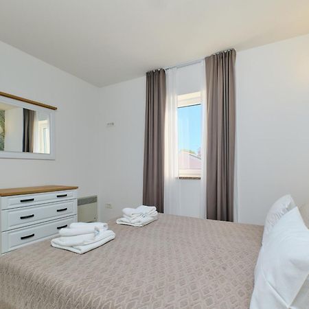 Apartments Divna Mali Losinj Exterior photo
